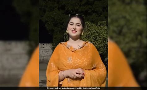 tiktok aliza viral video|Pakistani TikTok Star Breaks Down in Viral Clip After。